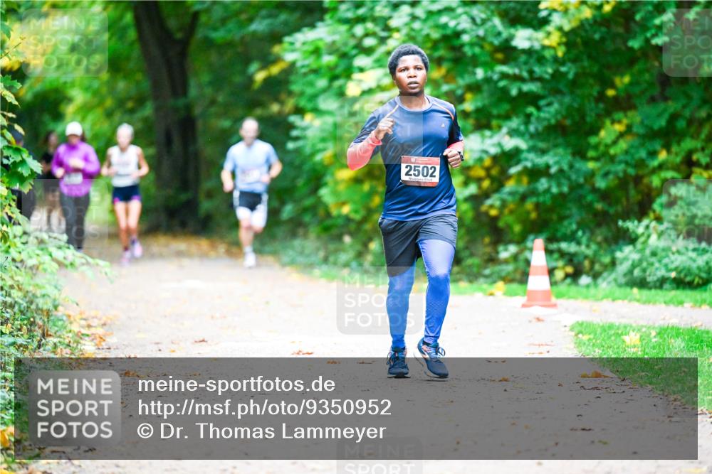 12.10.2025 - Bramfelder Halbmarathon 2025 Dr. Thomas Lammeyer http://msf.ph/oto/9350952 12.10.2025 10:36:51 Laufen 2502 meine-sportfotos.de