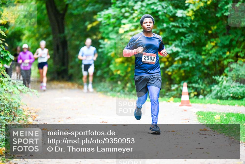 12.10.2025 - Bramfelder Halbmarathon 2025 Dr. Thomas Lammeyer http://msf.ph/oto/9350953 12.10.2025 10:36:51 Laufen 2502 meine-sportfotos.de