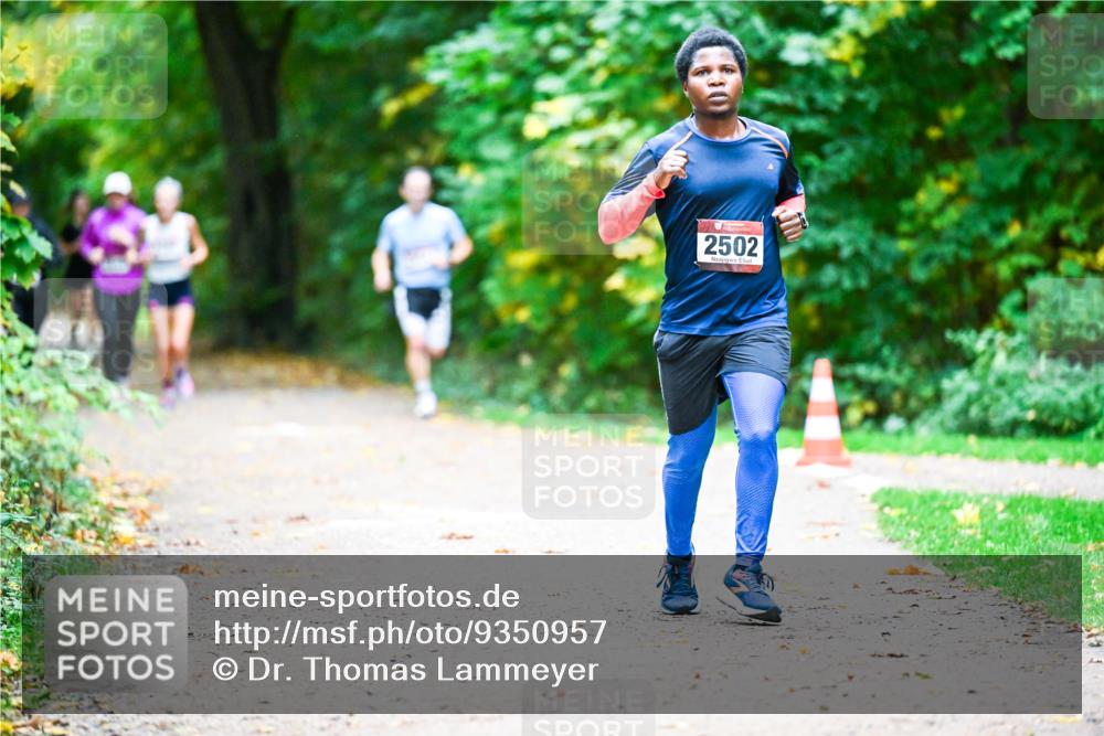 12.10.2025 - Bramfelder Halbmarathon 2025 Dr. Thomas Lammeyer http://msf.ph/oto/9350957 12.10.2025 10:36:51 Laufen 2502 meine-sportfotos.de