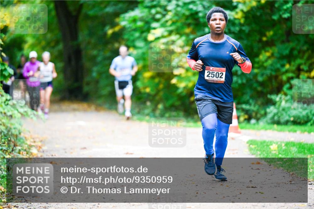 12.10.2025 - Bramfelder Halbmarathon 2025 Dr. Thomas Lammeyer http://msf.ph/oto/9350959 12.10.2025 10:36:52 Laufen 10, 2502 meine-sportfotos.de