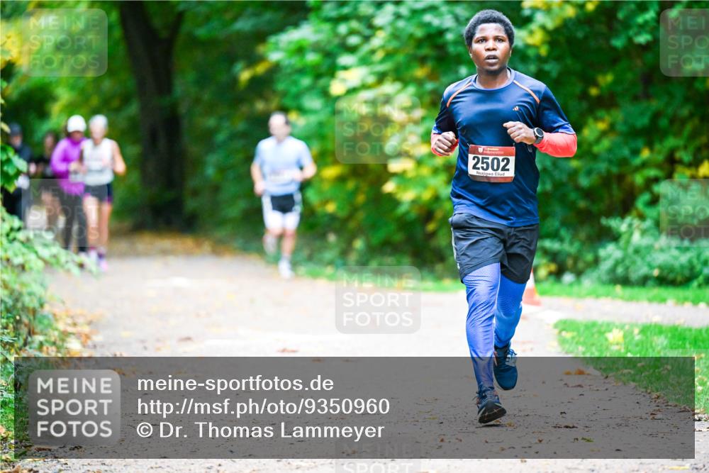 12.10.2025 - Bramfelder Halbmarathon 2025 Dr. Thomas Lammeyer http://msf.ph/oto/9350960 12.10.2025 10:36:52 Laufen 2502 meine-sportfotos.de
