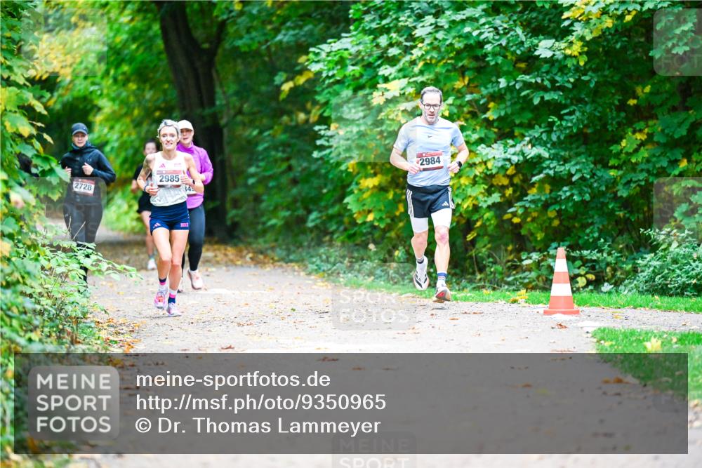 12.10.2025 - Bramfelder Halbmarathon 2025 Dr. Thomas Lammeyer http://msf.ph/oto/9350965 12.10.2025 10:36:54 Laufen 2728, 2985, 2984 meine-sportfotos.de