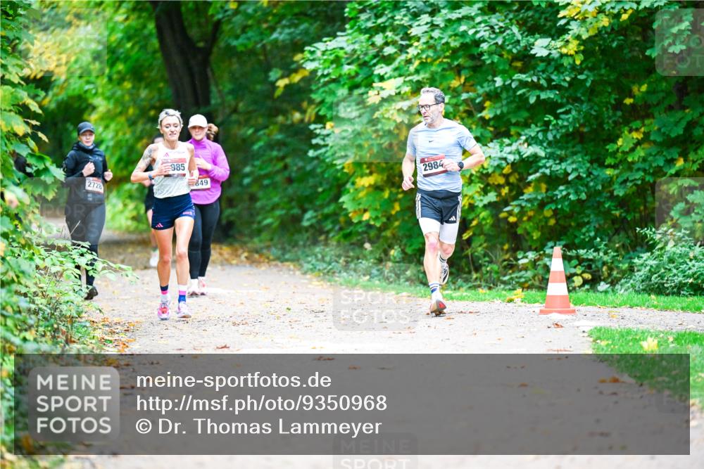 12.10.2025 - Bramfelder Halbmarathon 2025 Dr. Thomas Lammeyer http://msf.ph/oto/9350968 12.10.2025 10:36:55 Laufen 2728, 985, 849, 2984 meine-sportfotos.de