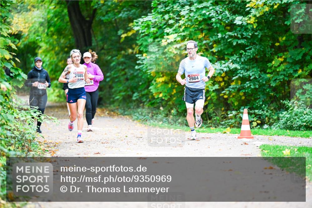12.10.2025 - Bramfelder Halbmarathon 2025 Dr. Thomas Lammeyer http://msf.ph/oto/9350969 12.10.2025 10:36:55 Laufen 2728, 2985, 29, 2984 meine-sportfotos.de