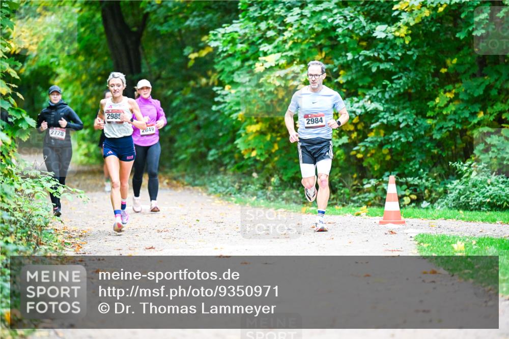 12.10.2025 - Bramfelder Halbmarathon 2025 Dr. Thomas Lammeyer http://msf.ph/oto/9350971 12.10.2025 10:36:55 Laufen 2728, 2985, 2849, 2984 meine-sportfotos.de