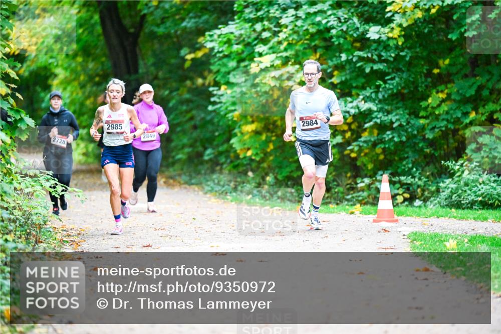 12.10.2025 - Bramfelder Halbmarathon 2025 Dr. Thomas Lammeyer http://msf.ph/oto/9350972 12.10.2025 10:36:55 Laufen 2728, 2985, 2849, 2984 meine-sportfotos.de