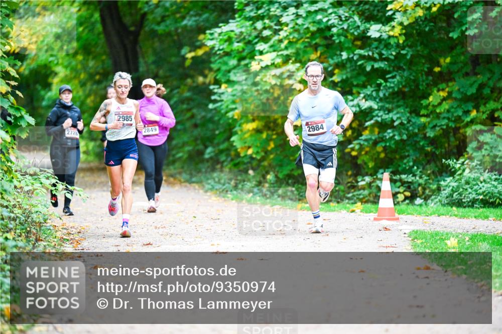 12.10.2025 - Bramfelder Halbmarathon 2025 Dr. Thomas Lammeyer http://msf.ph/oto/9350974 12.10.2025 10:36:56 Laufen 2728, 2985, 2849, 2984 meine-sportfotos.de