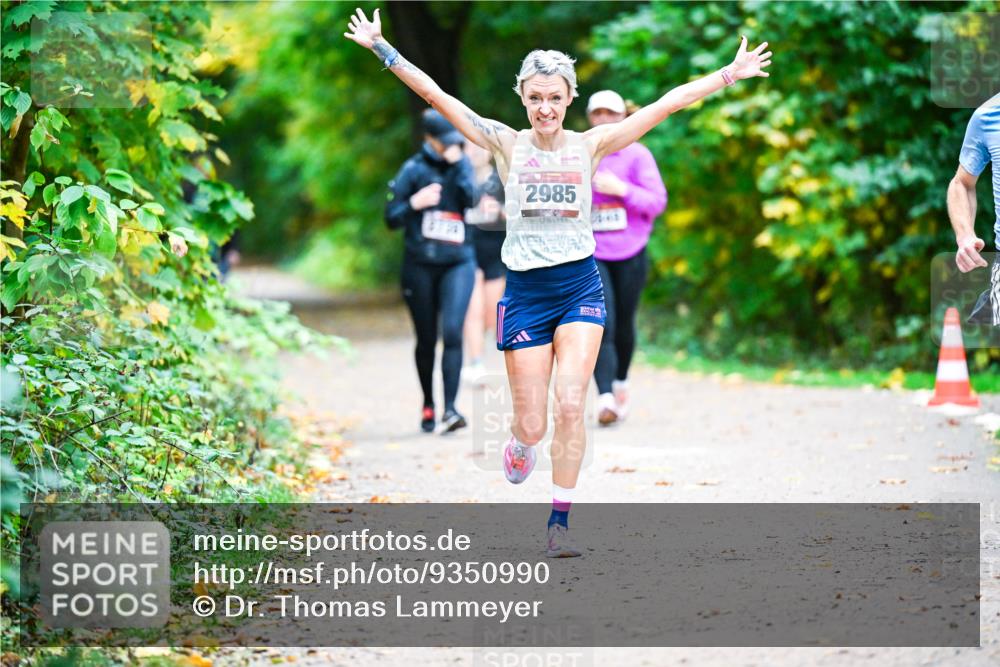 12.10.2025 - Bramfelder Halbmarathon 2025 Dr. Thomas Lammeyer http://msf.ph/oto/9350990 12.10.2025 10:36:58 Laufen 8701, 2985, 933 meine-sportfotos.de