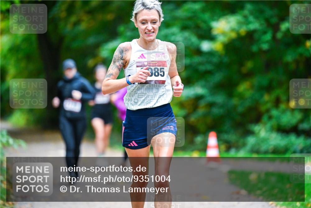 12.10.2025 - Bramfelder Halbmarathon 2025 Dr. Thomas Lammeyer http://msf.ph/oto/9351004 12.10.2025 10:37:00 Laufen 34, 985 meine-sportfotos.de
