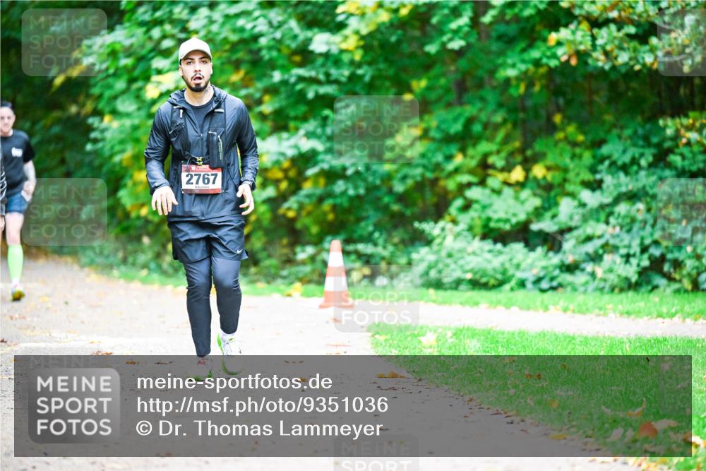 12.10.2025 - Bramfelder Halbmarathon 2025 Dr. Thomas Lammeyer http://msf.ph/oto/9351036 12.10.2025 10:37:16 Laufen 2767 meine-sportfotos.de