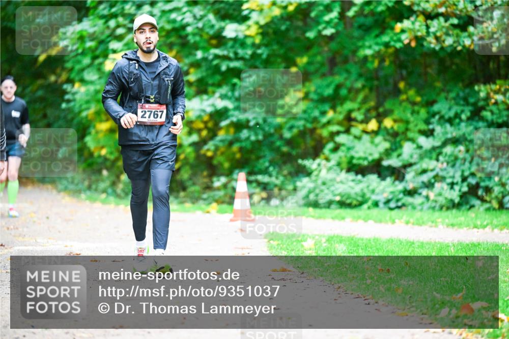 12.10.2025 - Bramfelder Halbmarathon 2025 Dr. Thomas Lammeyer http://msf.ph/oto/9351037 12.10.2025 10:37:16 Laufen 2767 meine-sportfotos.de