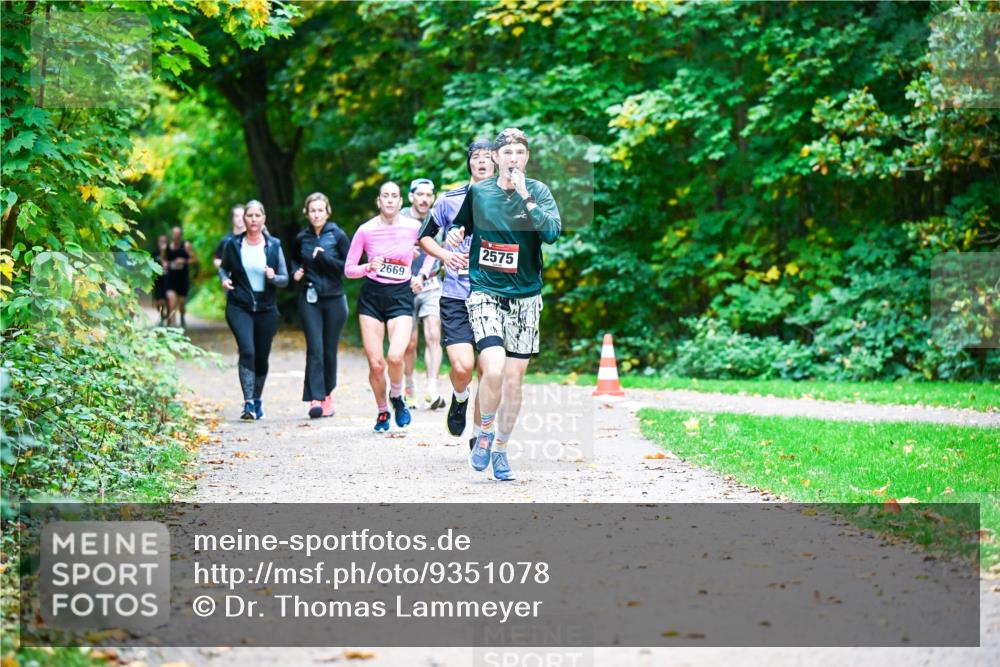 12.10.2025 - Bramfelder Halbmarathon 2025 Dr. Thomas Lammeyer http://msf.ph/oto/9351078 12.10.2025 10:37:32 Laufen 2669, 2575 meine-sportfotos.de