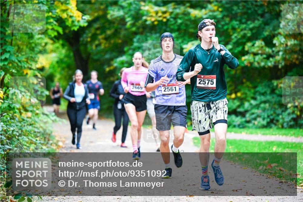12.10.2025 - Bramfelder Halbmarathon 2025 Dr. Thomas Lammeyer http://msf.ph/oto/9351092 12.10.2025 10:37:34 Laufen 2575, 2669, 2561 meine-sportfotos.de