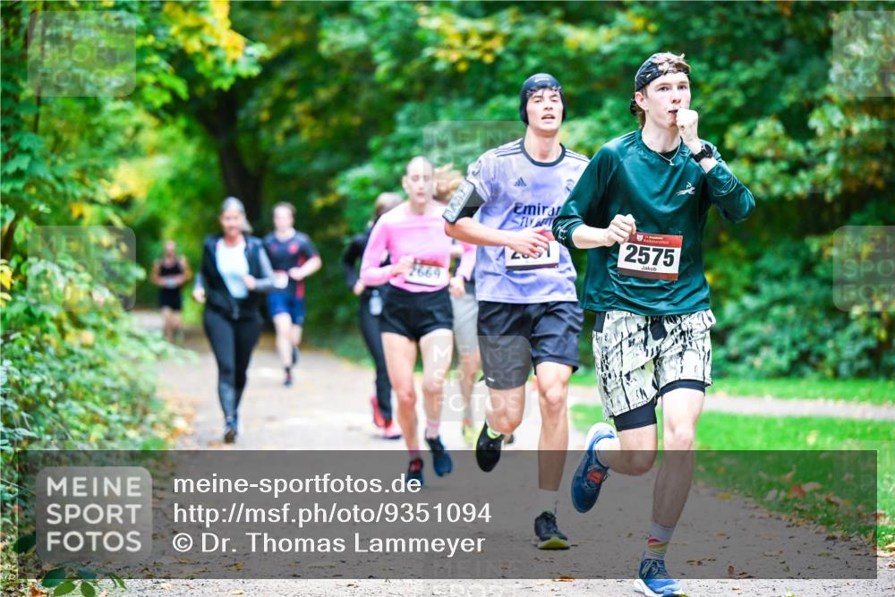 12.10.2025 - Bramfelder Halbmarathon 2025 Dr. Thomas Lammeyer http://msf.ph/oto/9351094 12.10.2025 10:37:34 Laufen 2575 meine-sportfotos.de