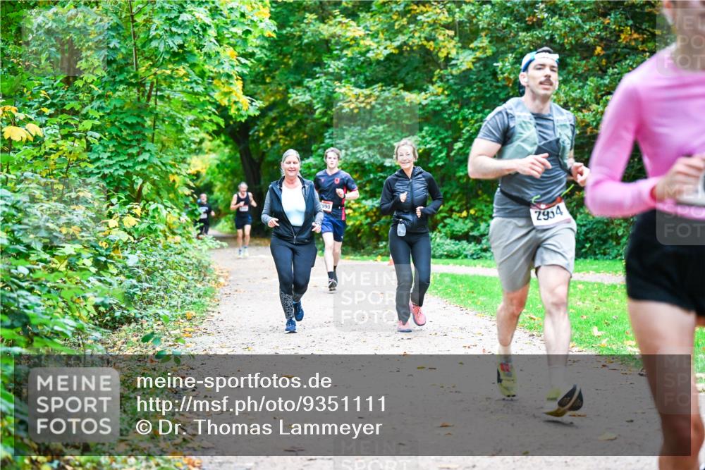 12.10.2025 - Bramfelder Halbmarathon 2025 Dr. Thomas Lammeyer http://msf.ph/oto/9351111 12.10.2025 10:37:37 Laufen 990, 2954 meine-sportfotos.de