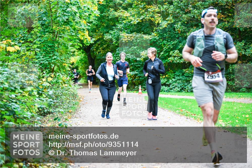 12.10.2025 - Bramfelder Halbmarathon 2025 Dr. Thomas Lammeyer http://msf.ph/oto/9351114 12.10.2025 10:37:38 Laufen 2990, 2954 meine-sportfotos.de