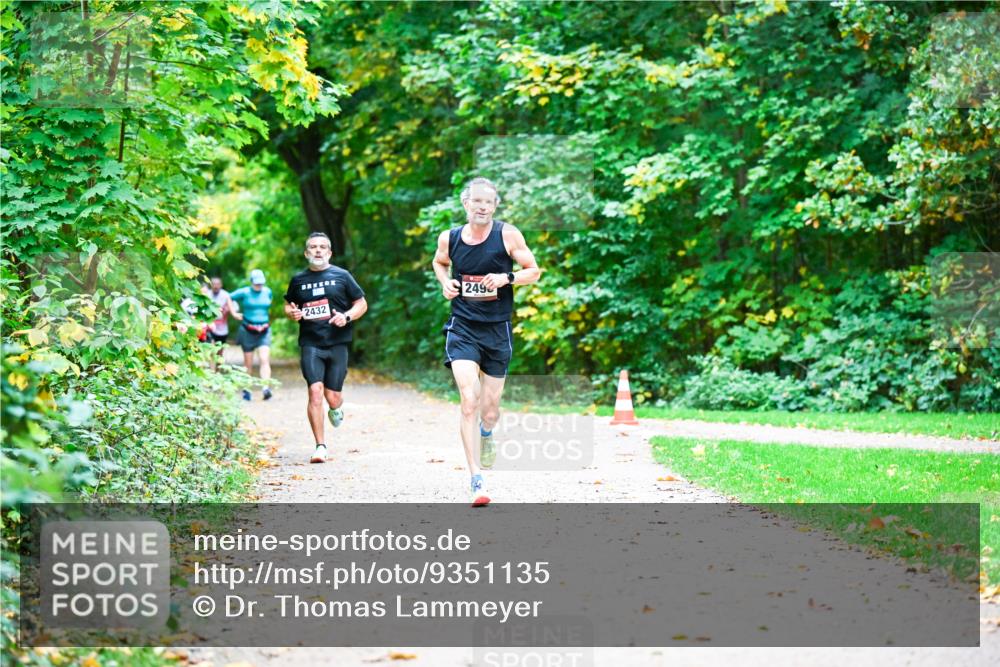 12.10.2025 - Bramfelder Halbmarathon 2025 Dr. Thomas Lammeyer http://msf.ph/oto/9351135 12.10.2025 10:37:43 Laufen 2432, 2493 meine-sportfotos.de