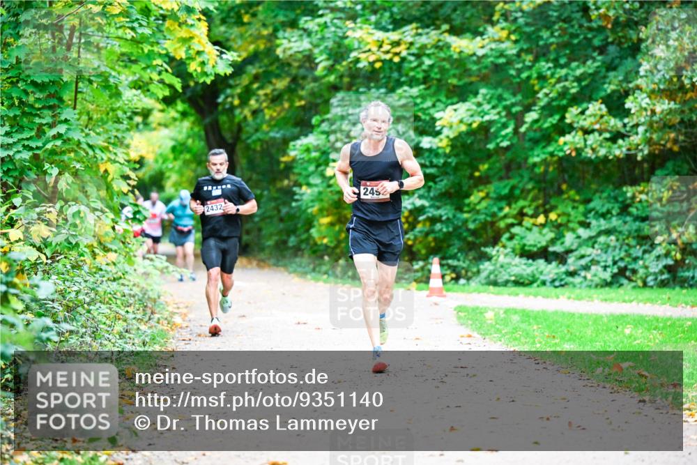 12.10.2025 - Bramfelder Halbmarathon 2025 Dr. Thomas Lammeyer http://msf.ph/oto/9351140 12.10.2025 10:37:43 Laufen 2492, 2432 meine-sportfotos.de