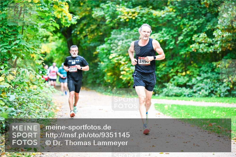 12.10.2025 - Bramfelder Halbmarathon 2025 Dr. Thomas Lammeyer http://msf.ph/oto/9351145 12.10.2025 10:37:44 Laufen 2432, 2493 meine-sportfotos.de