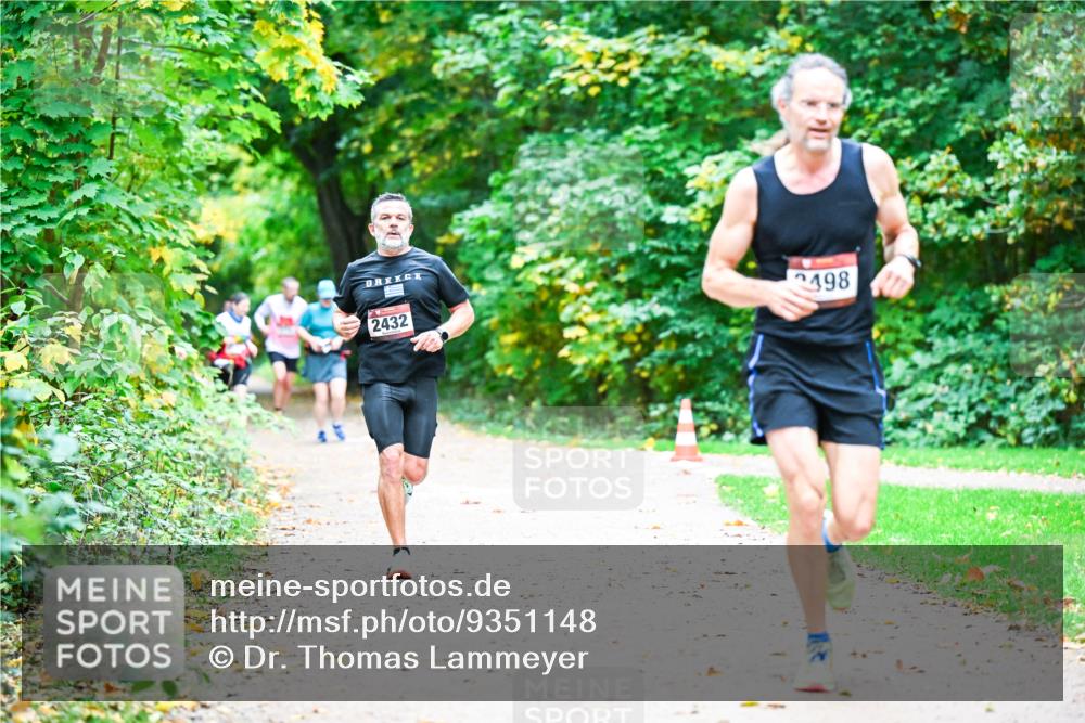 12.10.2025 - Bramfelder Halbmarathon 2025 Dr. Thomas Lammeyer http://msf.ph/oto/9351148 12.10.2025 10:37:45 Laufen 2432, 498 meine-sportfotos.de