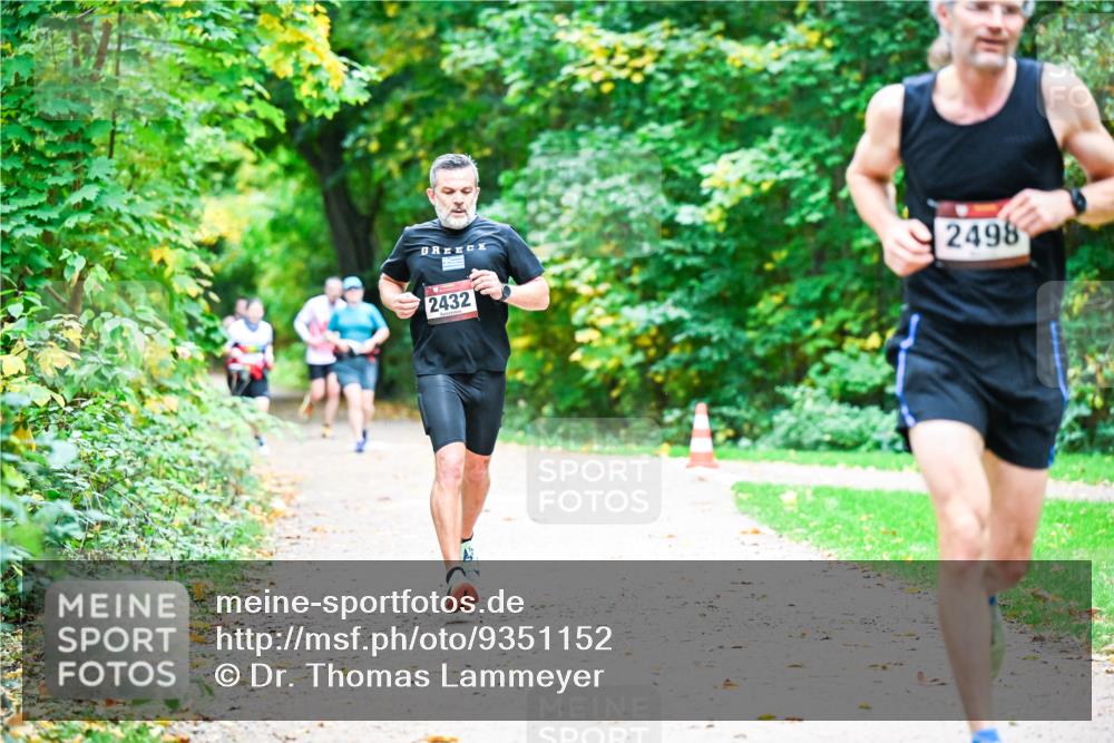 12.10.2025 - Bramfelder Halbmarathon 2025 Dr. Thomas Lammeyer http://msf.ph/oto/9351152 12.10.2025 10:37:45 Laufen 2498, 2432 meine-sportfotos.de