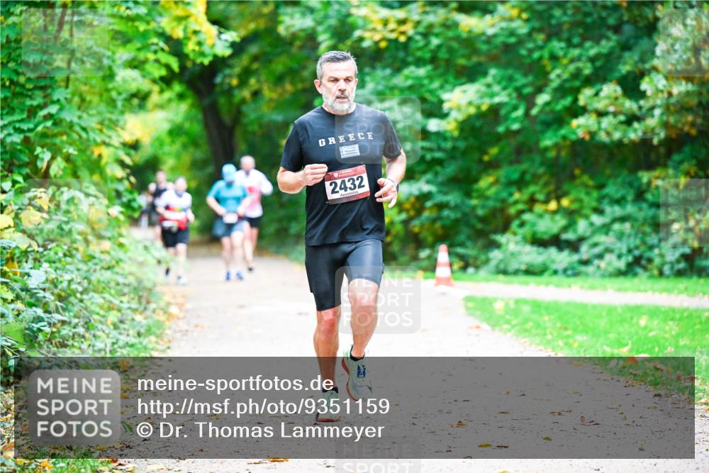 12.10.2025 - Bramfelder Halbmarathon 2025 Dr. Thomas Lammeyer http://msf.ph/oto/9351159 12.10.2025 10:37:46 Laufen 2432 meine-sportfotos.de