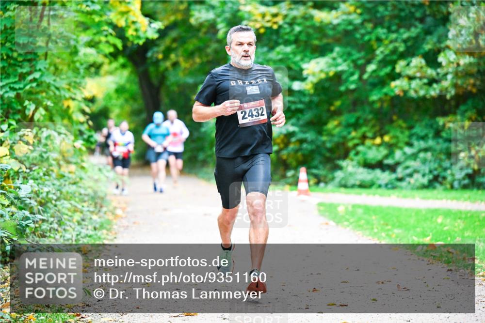 12.10.2025 - Bramfelder Halbmarathon 2025 Dr. Thomas Lammeyer http://msf.ph/oto/9351160 12.10.2025 10:37:46 Laufen 2432 meine-sportfotos.de