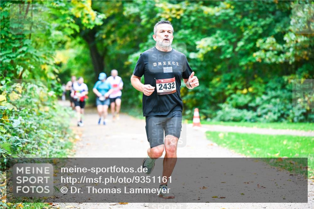12.10.2025 - Bramfelder Halbmarathon 2025 Dr. Thomas Lammeyer http://msf.ph/oto/9351161 12.10.2025 10:37:47 Laufen 2432 meine-sportfotos.de
