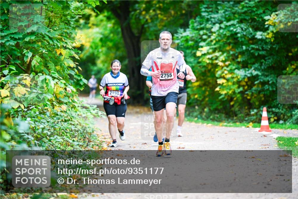 12.10.2025 - Bramfelder Halbmarathon 2025 Dr. Thomas Lammeyer http://msf.ph/oto/9351177 12.10.2025 10:37:51 Laufen 2198, 2755, 765 meine-sportfotos.de