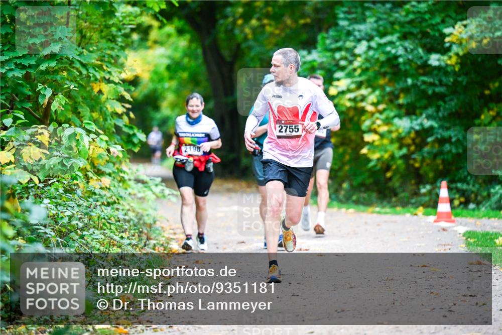 12.10.2025 - Bramfelder Halbmarathon 2025 Dr. Thomas Lammeyer http://msf.ph/oto/9351181 12.10.2025 10:37:52 Laufen 2198, 2755 meine-sportfotos.de