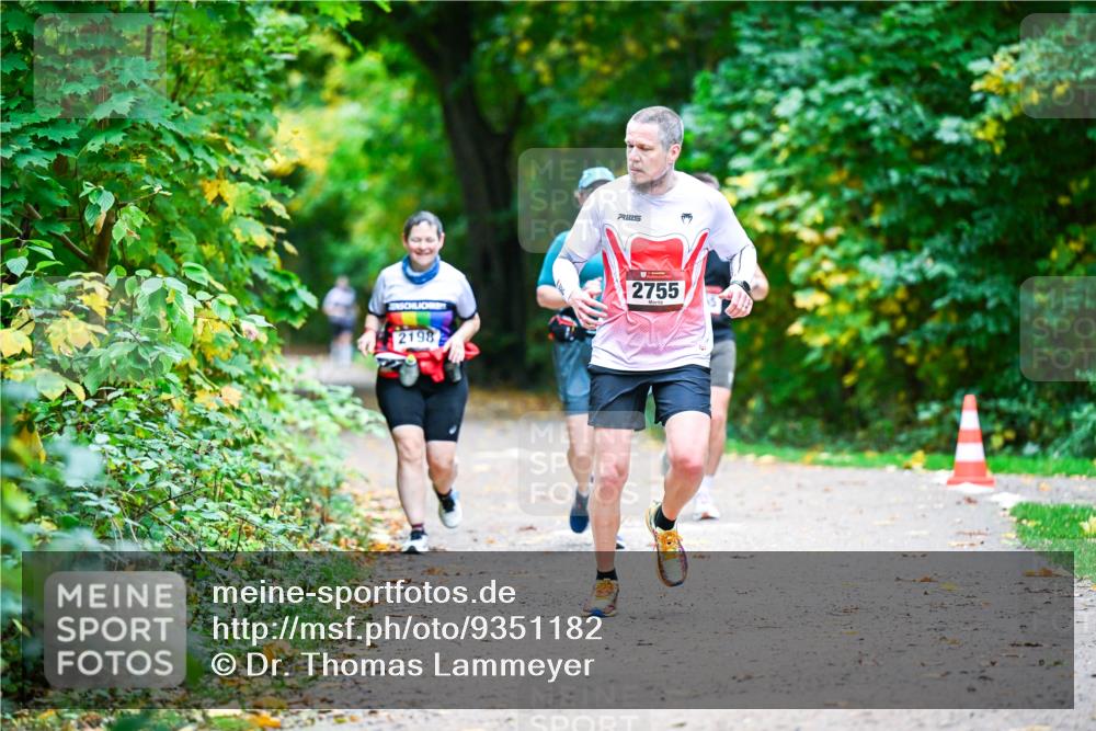12.10.2025 - Bramfelder Halbmarathon 2025 Dr. Thomas Lammeyer http://msf.ph/oto/9351182 12.10.2025 10:37:52 Laufen 2198, 2755 meine-sportfotos.de