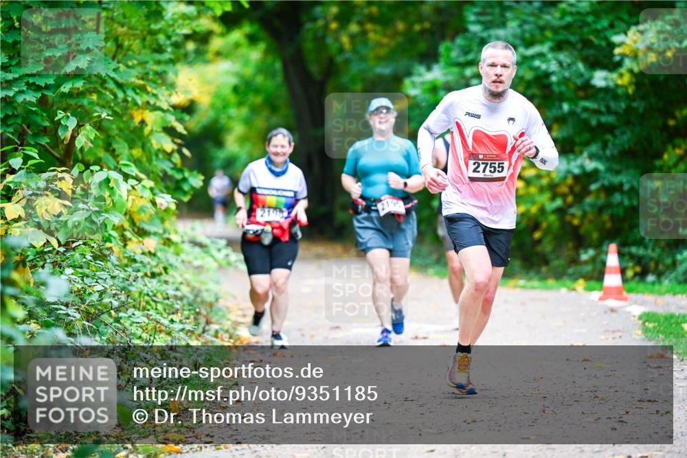12.10.2025 - Bramfelder Halbmarathon 2025 Dr. Thomas Lammeyer http://msf.ph/oto/9351185 12.10.2025 10:37:52 Laufen 2755 meine-sportfotos.de