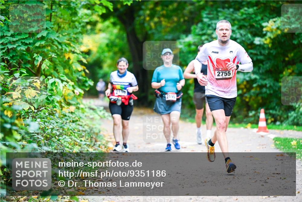 12.10.2025 - Bramfelder Halbmarathon 2025 Dr. Thomas Lammeyer http://msf.ph/oto/9351186 12.10.2025 10:37:52 Laufen 2195, 2755 meine-sportfotos.de