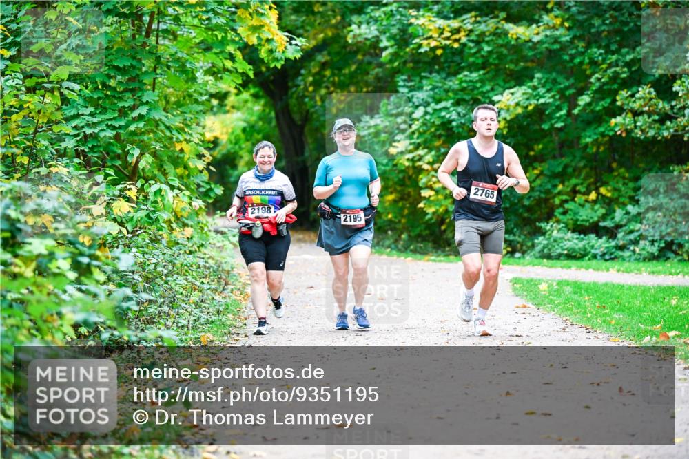 12.10.2025 - Bramfelder Halbmarathon 2025 Dr. Thomas Lammeyer http://msf.ph/oto/9351195 12.10.2025 10:37:54 Laufen 2198, 2195, 2765 meine-sportfotos.de