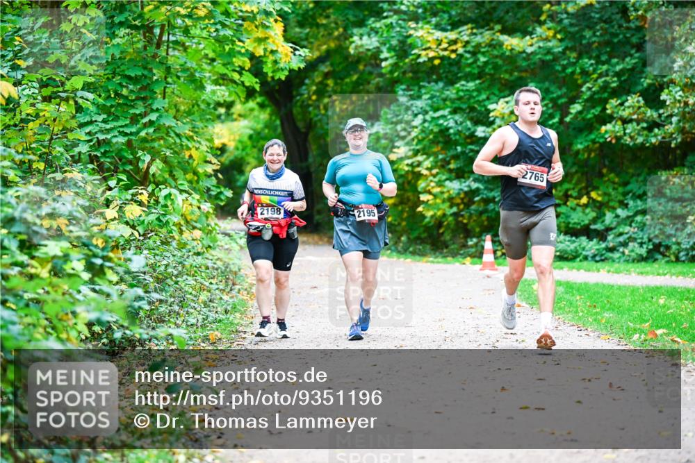 12.10.2025 - Bramfelder Halbmarathon 2025 Dr. Thomas Lammeyer http://msf.ph/oto/9351196 12.10.2025 10:37:55 Laufen 2198, 2195, 2765 meine-sportfotos.de