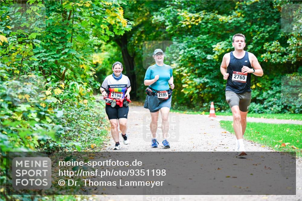 12.10.2025 - Bramfelder Halbmarathon 2025 Dr. Thomas Lammeyer http://msf.ph/oto/9351198 12.10.2025 10:37:55 Laufen 2198, 2195, 2765 meine-sportfotos.de