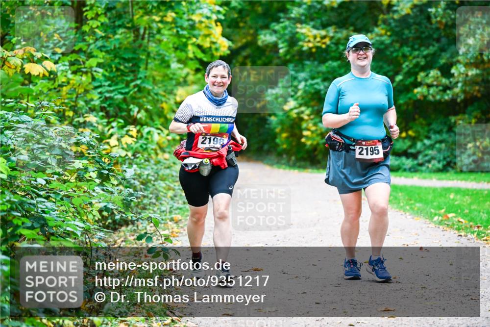 12.10.2025 - Bramfelder Halbmarathon 2025 Dr. Thomas Lammeyer http://msf.ph/oto/9351217 12.10.2025 10:37:58 Laufen 2198, 2195 meine-sportfotos.de