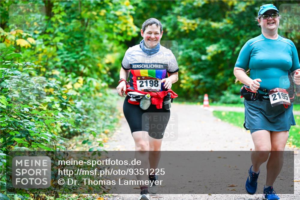 12.10.2025 - Bramfelder Halbmarathon 2025 Dr. Thomas Lammeyer http://msf.ph/oto/9351225 12.10.2025 10:37:59 Laufen 2198, 2195 meine-sportfotos.de