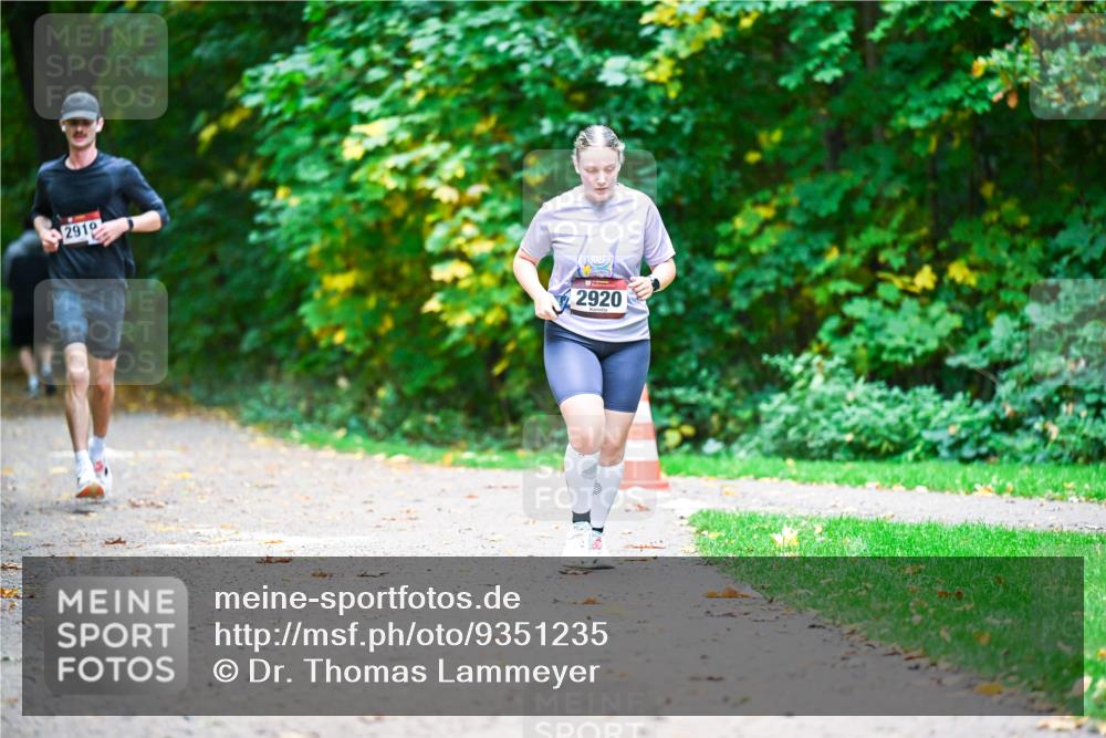 12.10.2025 - Bramfelder Halbmarathon 2025 Dr. Thomas Lammeyer http://msf.ph/oto/9351235 12.10.2025 10:38:21 Laufen 2910, 2920 meine-sportfotos.de