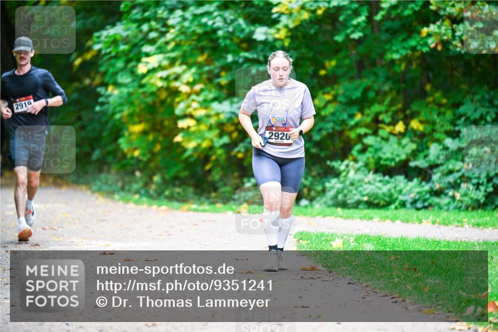 12.10.2025 - Bramfelder Halbmarathon 2025 Dr. Thomas Lammeyer http://msf.ph/oto/9351241 12.10.2025 10:38:21 Laufen 2919, 2920 meine-sportfotos.de