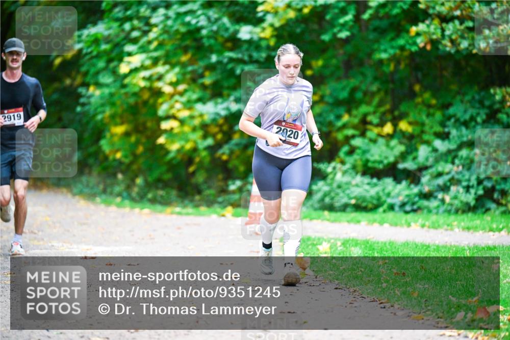 12.10.2025 - Bramfelder Halbmarathon 2025 Dr. Thomas Lammeyer http://msf.ph/oto/9351245 12.10.2025 10:38:22 Laufen 2919, 2920 meine-sportfotos.de