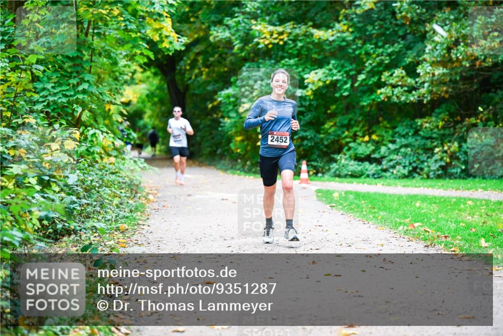 12.10.2025 - Bramfelder Halbmarathon 2025 Dr. Thomas Lammeyer http://msf.ph/oto/9351287 12.10.2025 10:38:30 Laufen 2452 meine-sportfotos.de