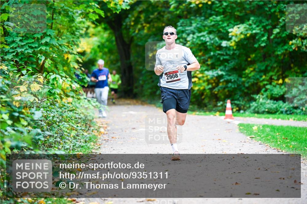 12.10.2025 - Bramfelder Halbmarathon 2025 Dr. Thomas Lammeyer http://msf.ph/oto/9351311 12.10.2025 10:38:35 Laufen 2908 meine-sportfotos.de