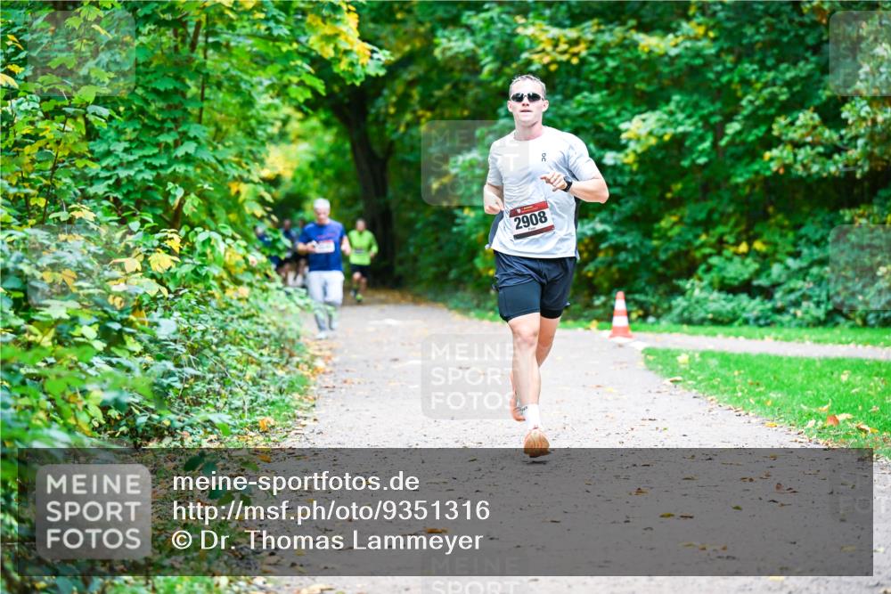 12.10.2025 - Bramfelder Halbmarathon 2025 Dr. Thomas Lammeyer http://msf.ph/oto/9351316 12.10.2025 10:38:36 Laufen 2908 meine-sportfotos.de
