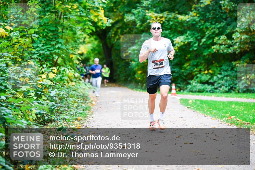 12.10.2025 - Bramfelder Halbmarathon 2025 Dr. Thomas Lammeyer http://msf.ph/oto/9351318 12.10.2025 10:38:36 Laufen 2908 meine-sportfotos.de