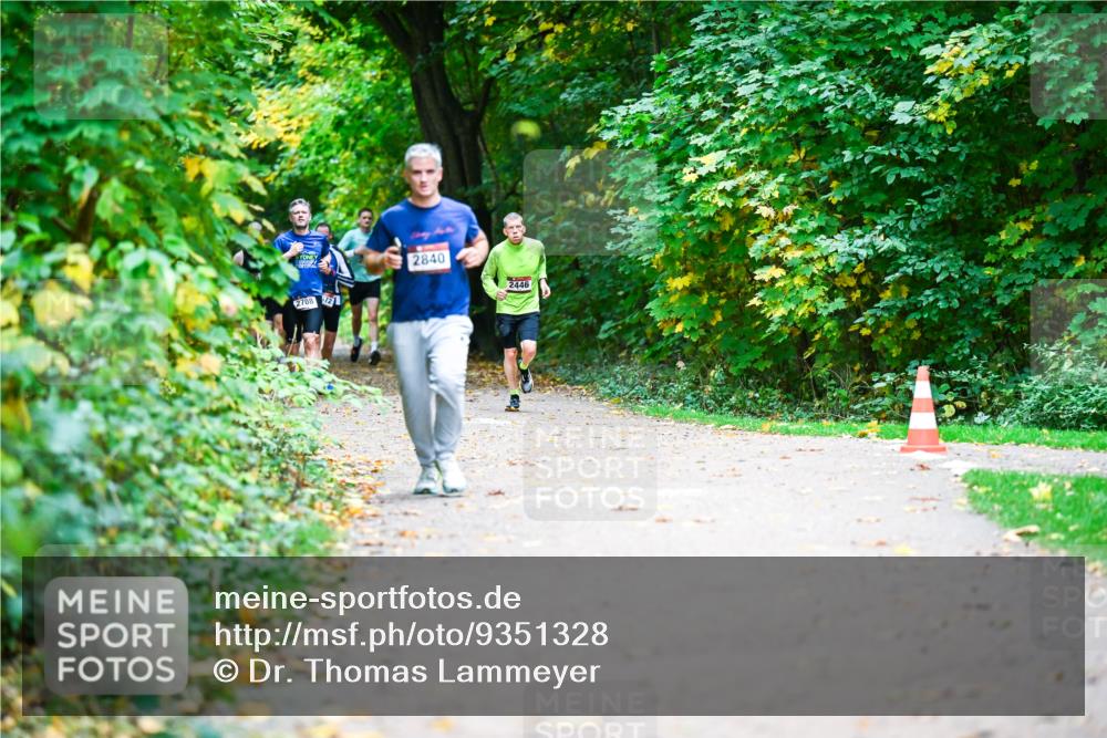 12.10.2025 - Bramfelder Halbmarathon 2025 Dr. Thomas Lammeyer http://msf.ph/oto/9351328 12.10.2025 10:38:38 Laufen 2708, 72, 2840, 2446 meine-sportfotos.de