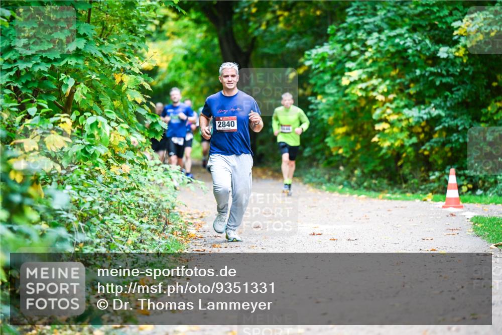 12.10.2025 - Bramfelder Halbmarathon 2025 Dr. Thomas Lammeyer http://msf.ph/oto/9351331 12.10.2025 10:38:39 Laufen 2840 meine-sportfotos.de