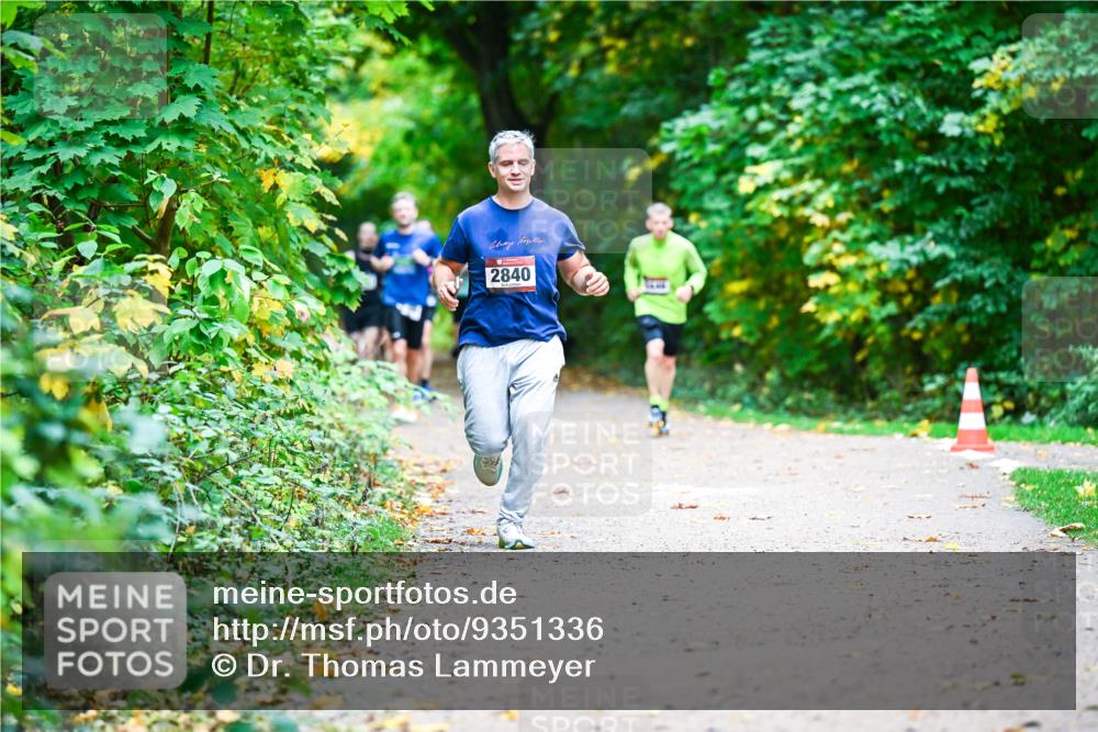 12.10.2025 - Bramfelder Halbmarathon 2025 Dr. Thomas Lammeyer http://msf.ph/oto/9351336 12.10.2025 10:38:40 Laufen 2840 meine-sportfotos.de