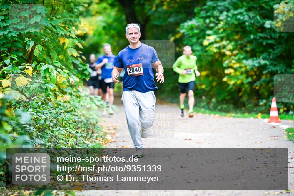 12.10.2025 - Bramfelder Halbmarathon 2025 Dr. Thomas Lammeyer http://msf.ph/oto/9351339 12.10.2025 10:38:40 Laufen 2840 meine-sportfotos.de