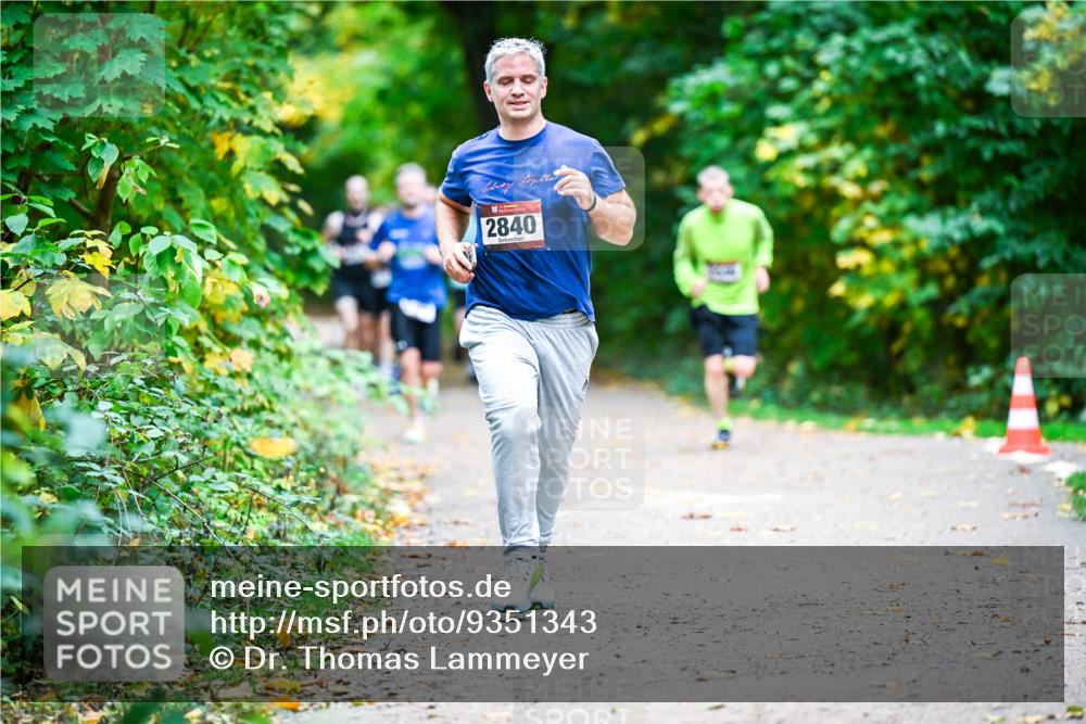 12.10.2025 - Bramfelder Halbmarathon 2025 Dr. Thomas Lammeyer http://msf.ph/oto/9351343 12.10.2025 10:38:41 Laufen 2840 meine-sportfotos.de